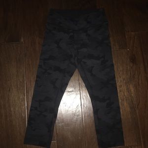 Black Camo lulu crop leggings